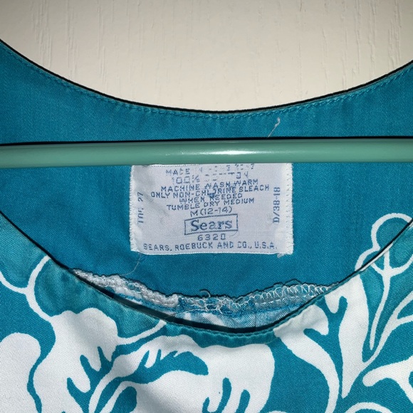 Hawaiian Dress - Picture 3 of 4